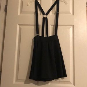 Chic skirt with suspenders🖤